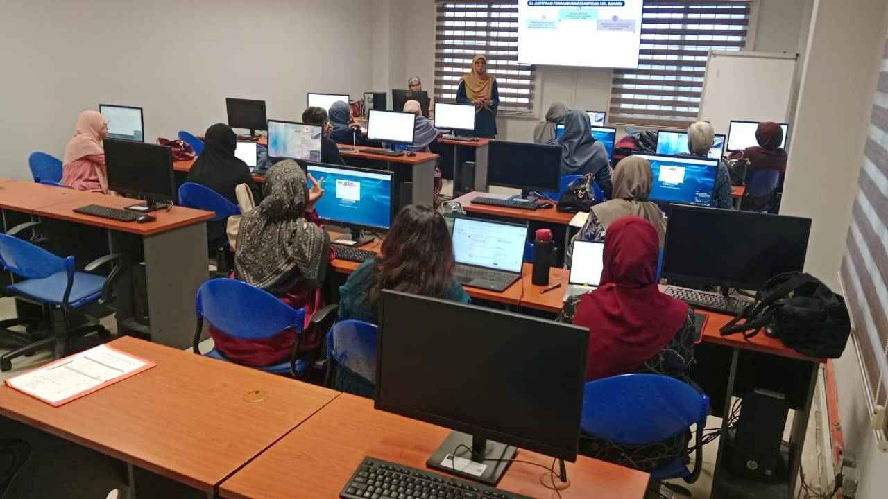 Sesi Latihan DDMS 2.0 Bersama Fakulti Sains Pentadbiran dan Pengajian Polisi, UiTM Shah Alam